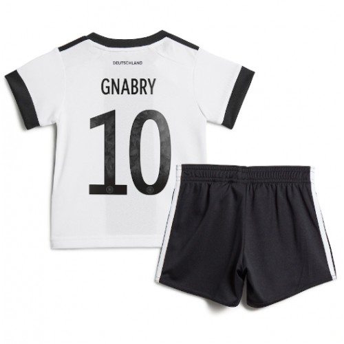 Fotballdrakt Barn Tyskland Serge Gnabry #10 Hjemmedraktsett VM 2022 Kortermet (+ Korte bukser)